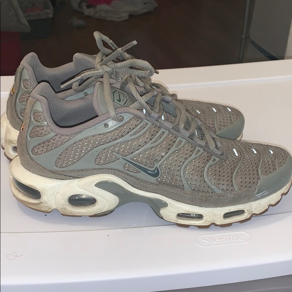 AirMax Plus - Picture 2 of 4